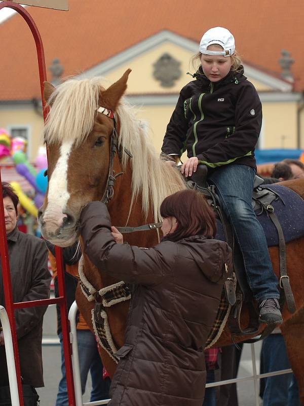 Zvláště děti si užívají pouť v Kutné Hoře. 7.4. 2012