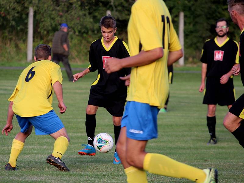 Fotbalová III. třída: TJ Sokol Vlkaneč - TJ Sokol Červené Janovice 9:0 (4:0).