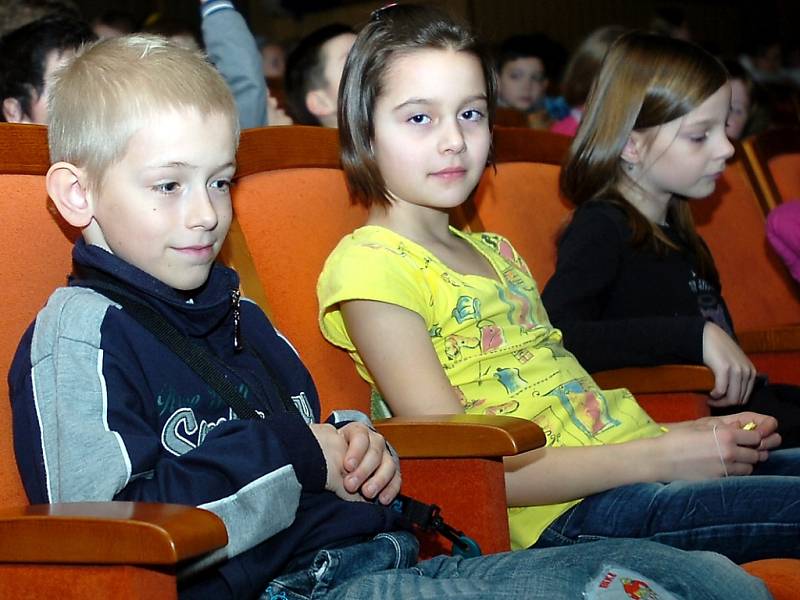 Představení Naivního divadla Liberec zhlédly děti z kutnohorských základních a mateřských škol v Tylově divadle.