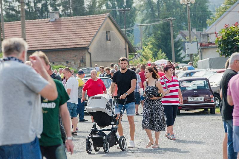 Na start Solopyské jízdy se postavila šedesátka veteránů.