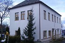 Budova bývalé školy v Bahně
