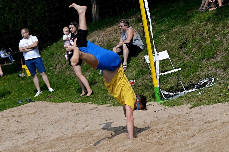 Uhlířské Janovice zažily kamarádský turnaj v beach volejbalu.