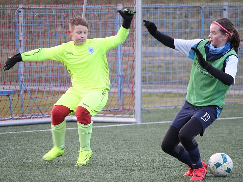 Fotbalový přípravný zápas mladších žáků: FK Čáslav - FK Uhlířské Janovice 12:9 (2:2, 3:1, 4:3, 3:3).