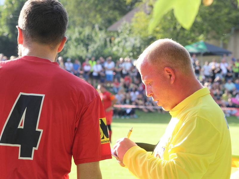 Fotbalová III. třída: TJ Viktoria Sedlec B - TJ Sokol Červené Janovice 4:8 (1:4).