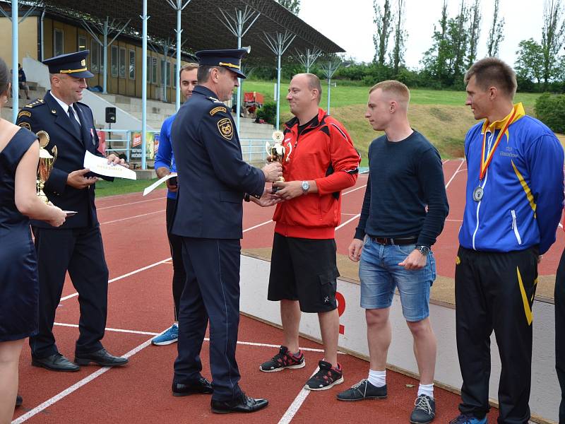 Z krajské soutěže v požárním sportu profesionálních a dobrovolných hasičů na stadionu Olympia v Kutné Hoře.