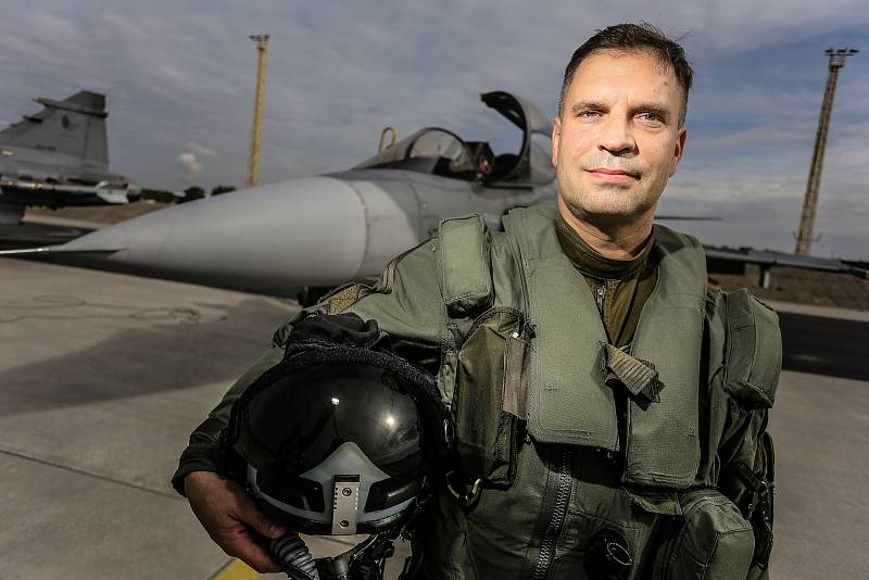 Z návratu gripenů z Litvy na domovskou 21. základnu taktického letectva Čáslav. Na snímku jeden z pilotů Ivo Kardoš.