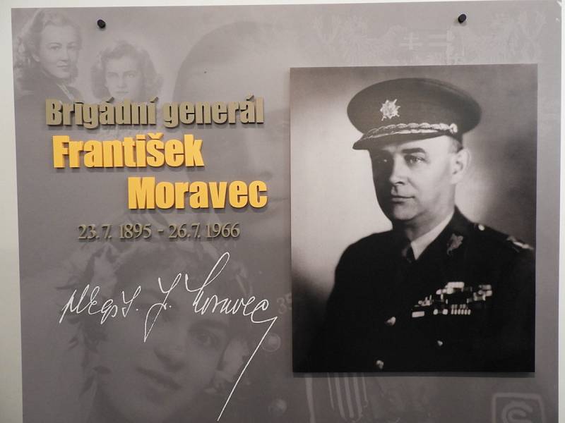 Ze zahájení putovní výstavy 'Život generála Františka Moravce' v galerii Městského muzea a knihovny v Čáslavi.