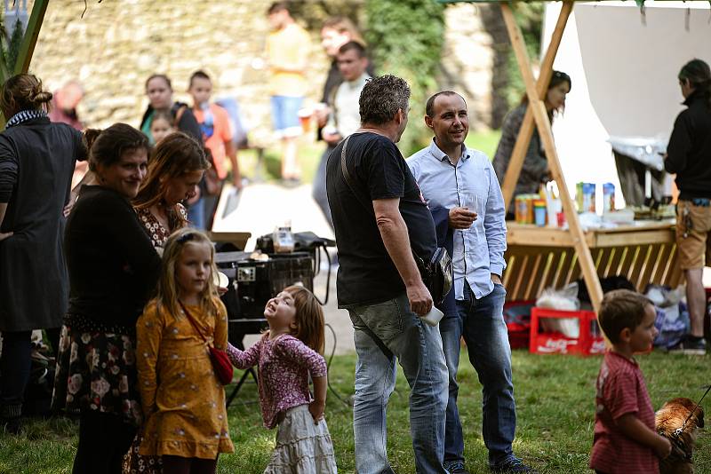 Park pod Vlašským dvorem se dočkal slavnostního otevření.