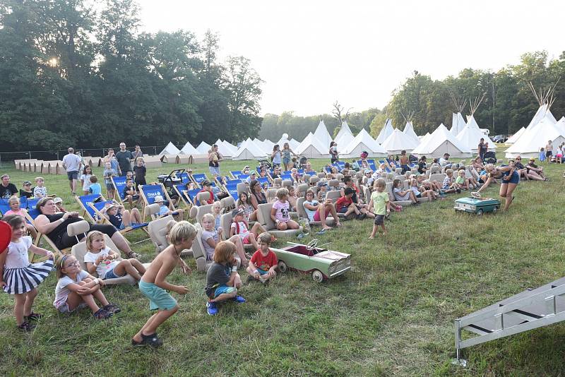 Předvečer 7. ročníku bejbypankového festivalu Kefír.