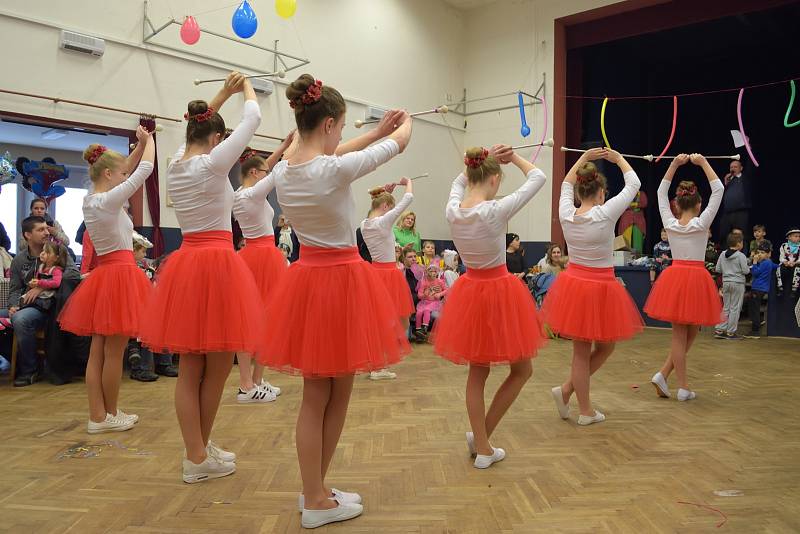 Program okořenily soutěže i vystoupení mažoretek.