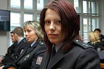 Policistka Petra Dudlová (vpředu).