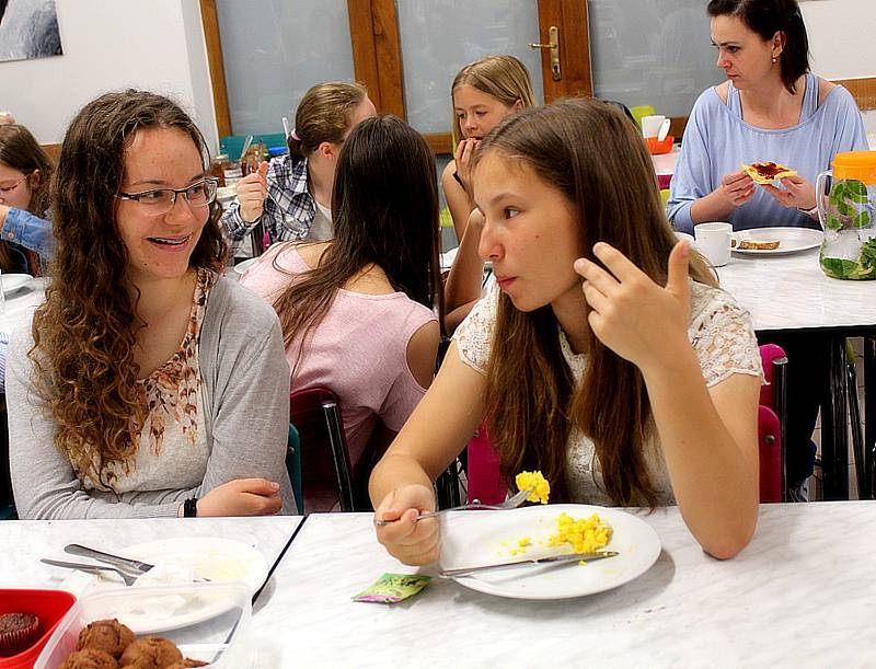 Studenti férově posnídali na Gymnáziu Jiřího Ortena