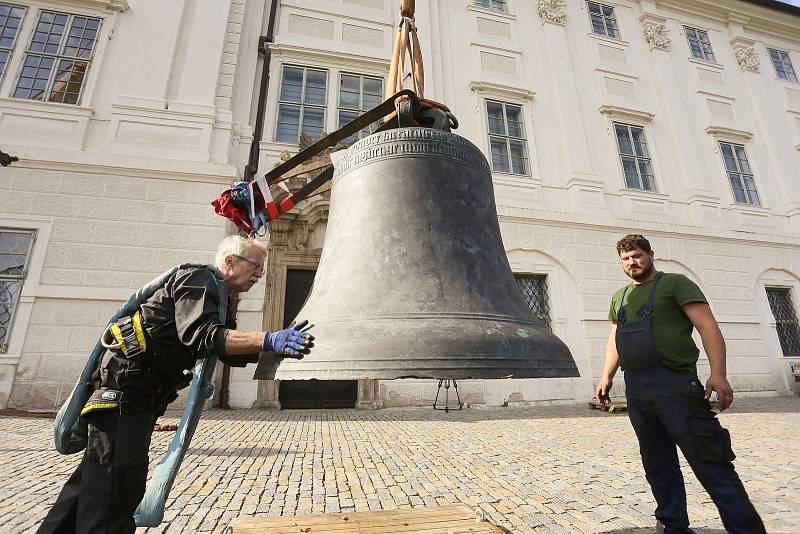 Z instalace zvonů do zvonice GASKu v pátek 7. října 2022