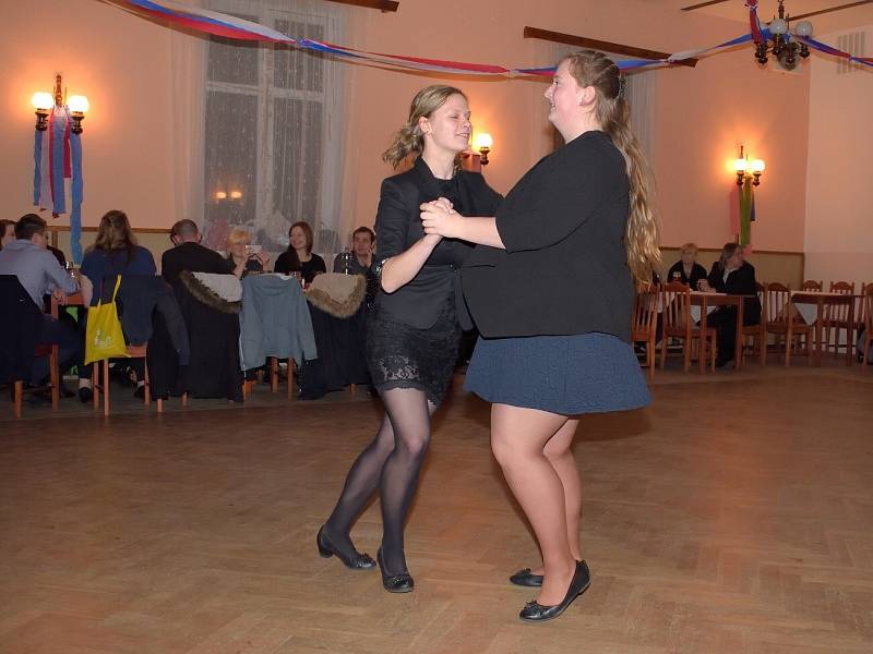 Hasičský ples ve Vlastějovicích.