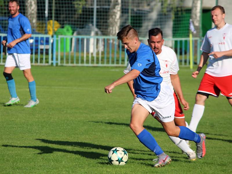 Fotbalová IV. třída, skupina B: TJ Sokol Malín B - TJ Sokol Červené Janovice B 4:3 pk (0:3).