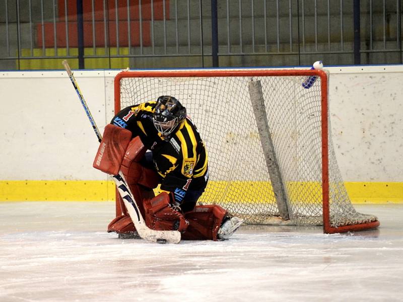 Hokejisté SK Sršni Kutná Hora porazili Hvězdu Kladno, 6. října 2013.