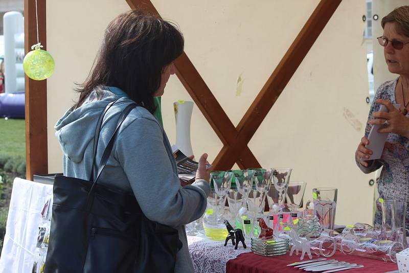 Vinobraní na Kačině přilákalo i letos davy návštěvníků