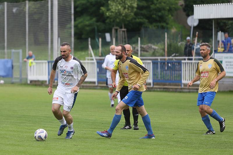 Benefiční zápas mezi gardou Čáslavi a týmem osobností Top Real Praha se hrálo v sobotu 25. června 2022.