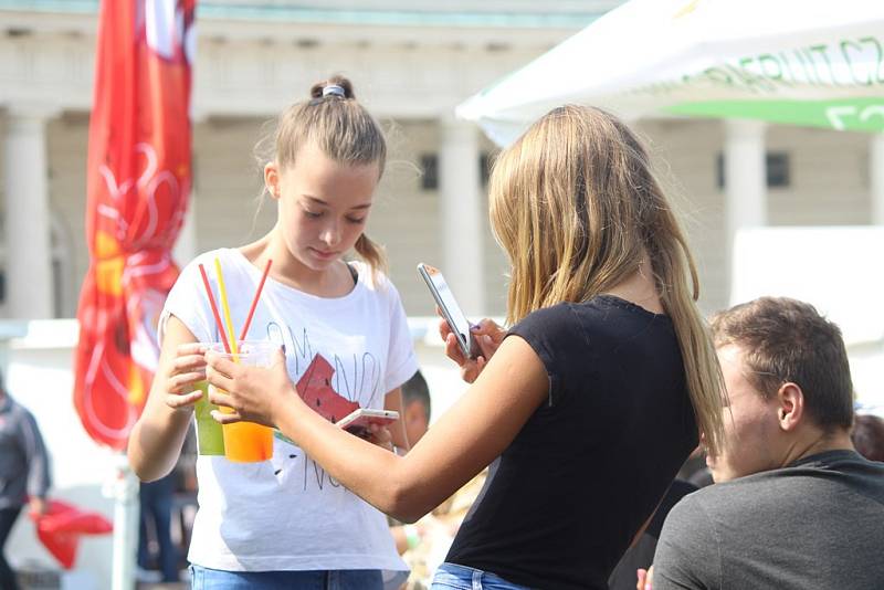 Vinobraní na Kačině přilákalo i letos davy návštěvníků