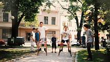 Domu dětí a mládeže zorganizoval soutěže na Čáslavském jarmarku na náměstí v roce 2000.