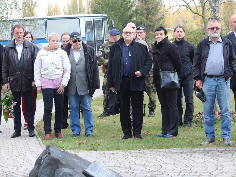 Slavnostní nástup příslušníků 21. základny taktického letectva Čáslav a odhalení pamětní desky Jaroslava Šefčíka