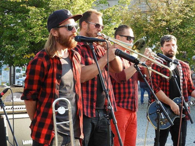 Ze slavnostního zakončení festivalu Dvorky v Čáslavi s kapelou Big S.