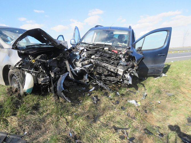 Dopravní nehoda tří osobních automobilů na obchvatu Čáslavi.