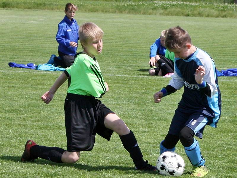 Z finálového turnaje soutěže meziokresních výběrů kategorie U11 v Horních Počaplech na Mělnicku.