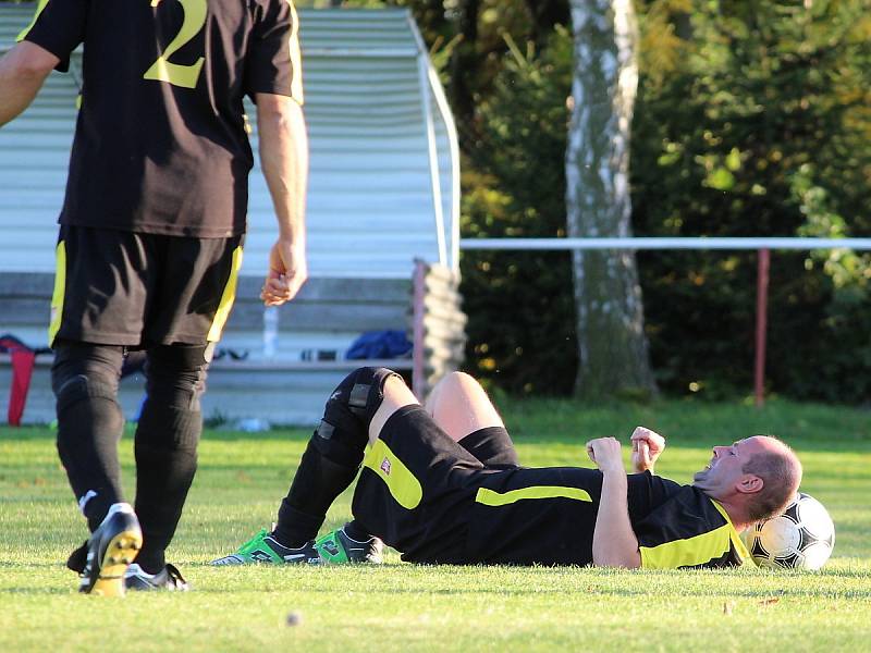 Fotbalová III. třída: TJ Sokol Červené Janovice - FK Záboří nad Labem 2:4 (1:1).