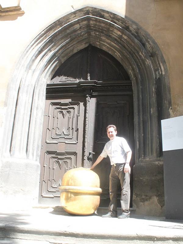 Pozlacená makovice z věže sv. Jakuba ukrývala památky na předchozí rekonstrukce