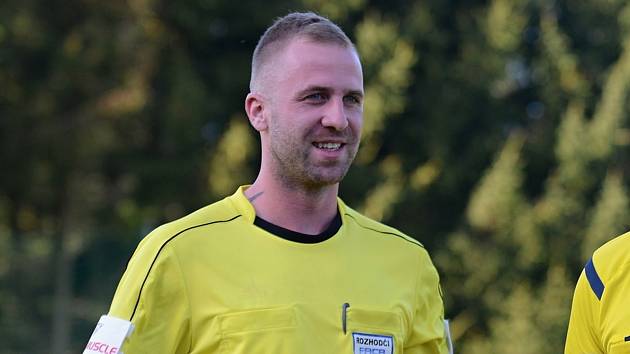 Fotbalový rozhodčí Matěj Blatný z Kutnohorska se stal od ledna divizním sudím.