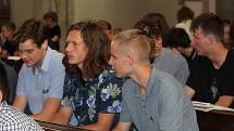 Studenti Církevního gymnázia Kutná Hora ukončili školní rok společnou bohoslužbou v kostele sv. Jakuba.