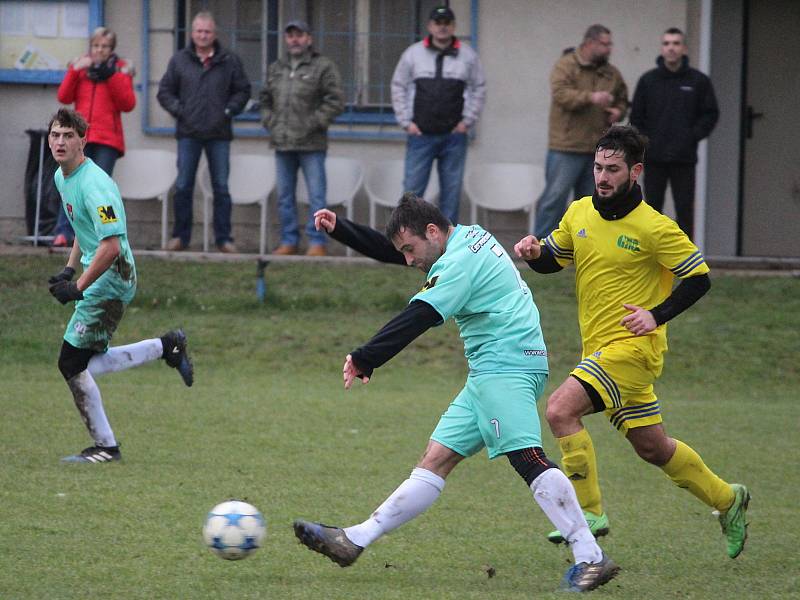 Třinácté kolo fotbalového okresního přeboru: SK 1933 ČUS Nové Dvory - TJ Sokol Červené Janovice 5:1 (2:0).