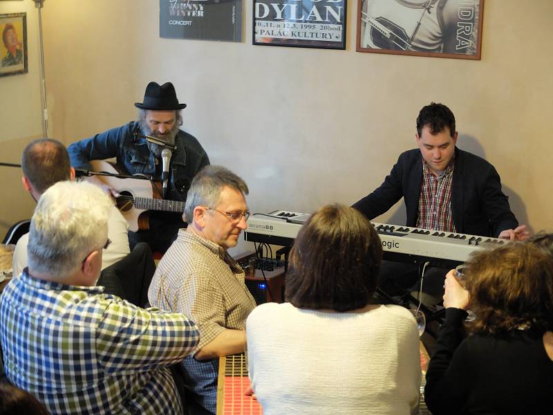 Paul Batto Jr. koncertoval v Blues Café.