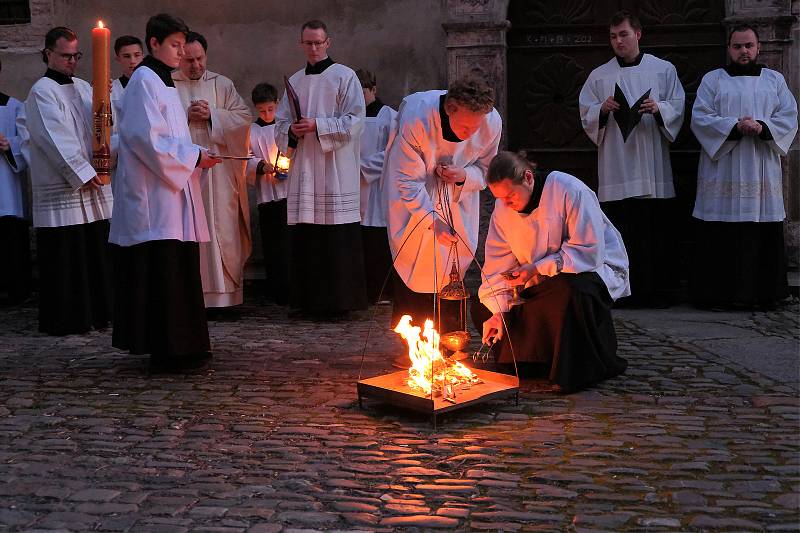 Velikonoční vigilie v arciděkanském kostele sv. Jakuba v Kutné Hoře.