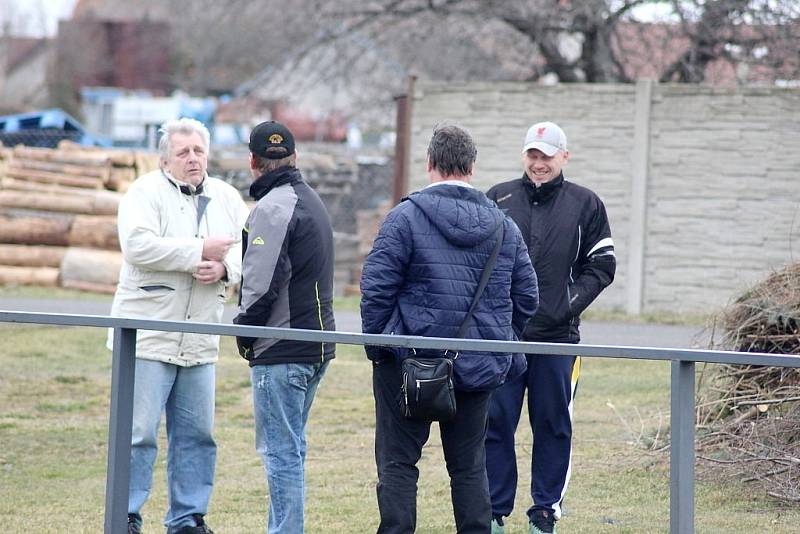 Z přípravného fotbalového utkání Hlízov - Uhlířské Janovice