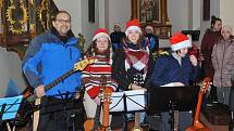 Adventní koncert žáků uhlířskojanovické základní umělecké školy v kostele sv. Václava v Jindicích.