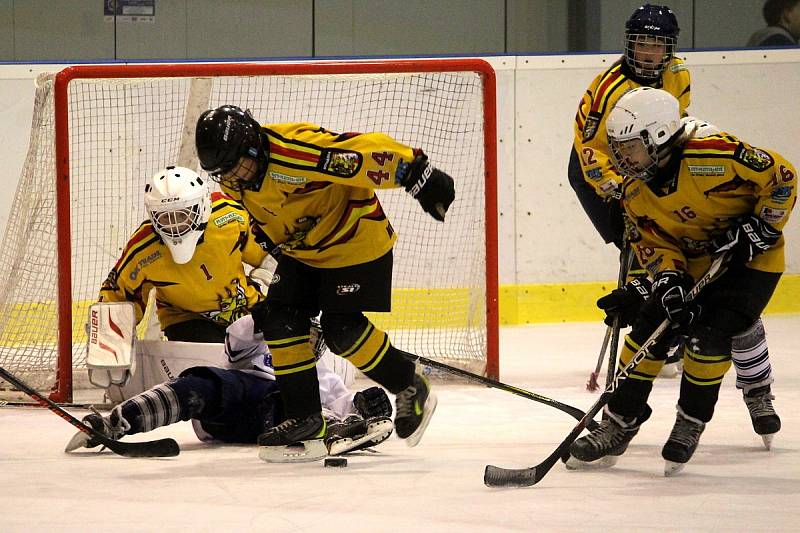 Hokejové mistrovské utkání krajské ligy mladších žáků: SK Sršni Kutná Hora - HC Benátky nad Jizerou 2:5 (1:1, 1:2, 0:2).