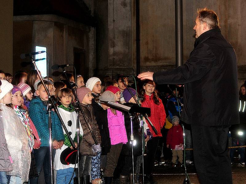 Rozsvícení vánočního stromu v Uhlířských Janovicích