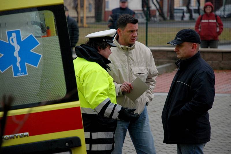 Žena utrpěla vážné zranění po střetu s autobusem v Kutné Hoře.