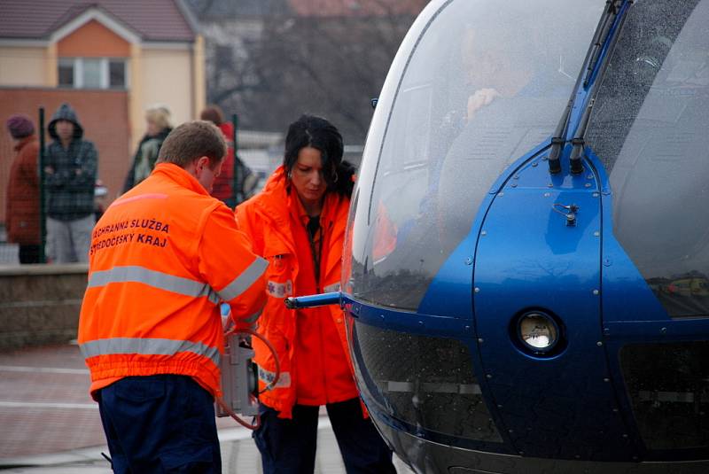 Žena utrpěla vážné zranění po střetu s autobusem v Kutné Hoře.