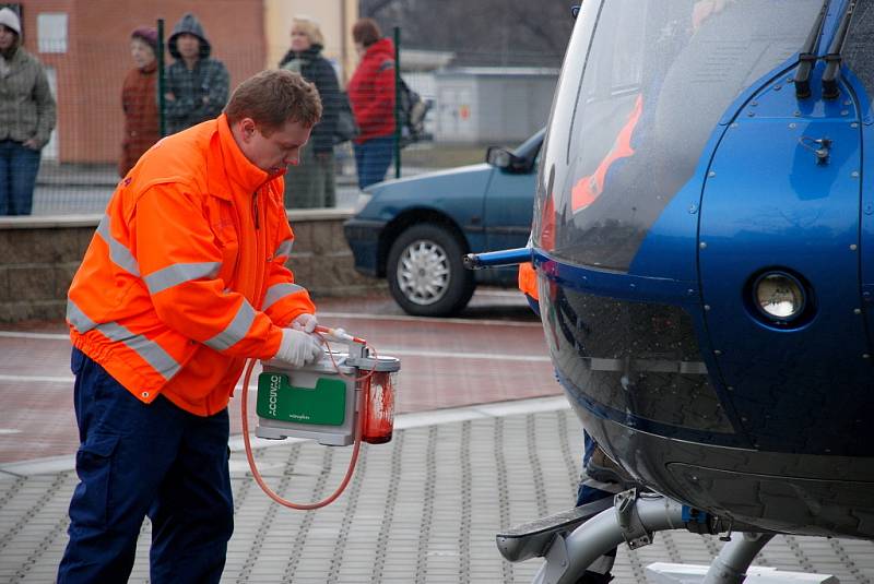 Žena utrpěla vážné zranění po střetu s autobusem v Kutné Hoře.