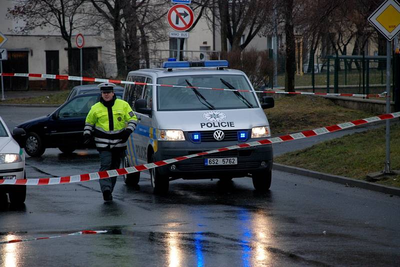 Žena utrpěla vážné zranění po střetu s autobusem v Kutné Hoře.