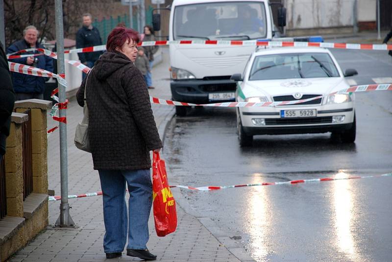 Žena utrpěla vážné zranění po střetu s autobusem v Kutné Hoře.