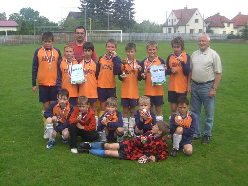 Stříbrní uhlíři - horní řada zleva: D.Záruba, I.Barták. A.Sojka (trenér), M.Sojka, J.Coubal, J.Petrásek, J.Vokřál, M.Novotný, L.Fencl ( vedoucí ). Dolní řada zleva: J.Kroužil, V.Vondráček, M.Bílek, P.Hrabánek, T.Kopp. Na zemi: J.Kopp.