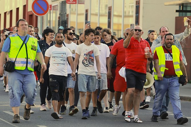 Z romské demonstrace v Kutné Hoře.
