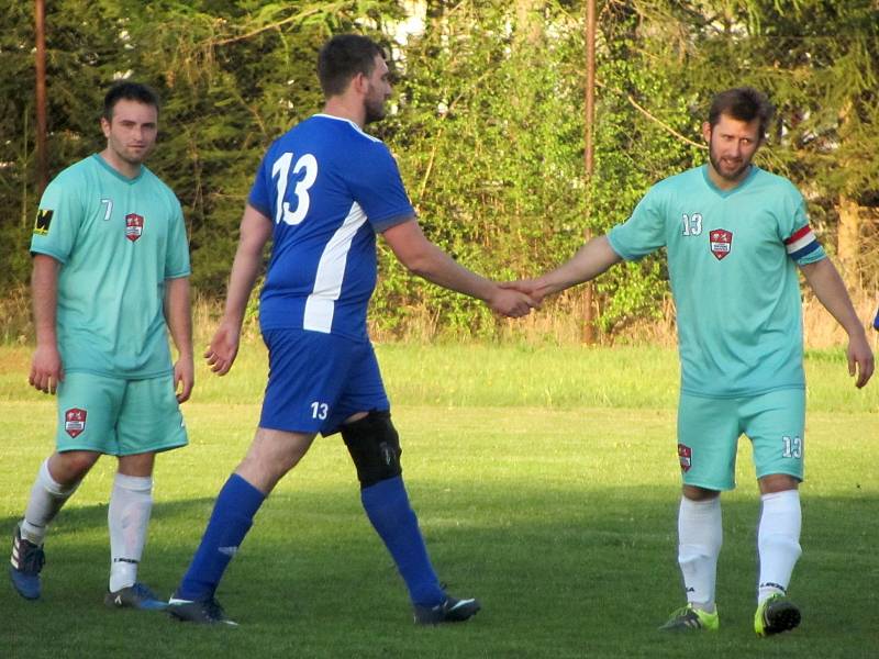 Fotbalová III. třída: TJ Zbýšov - TJ Sokol Červené Janovice 3:2 (2:0).