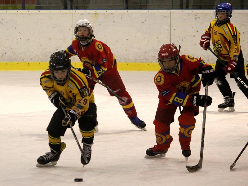 Hokejové mistrovské utkání krajské ligy mladších žáků: SK Sršni Kutná Hora - HC Hvězda Praha 3:20 (1:6, 1:3, 1:11).