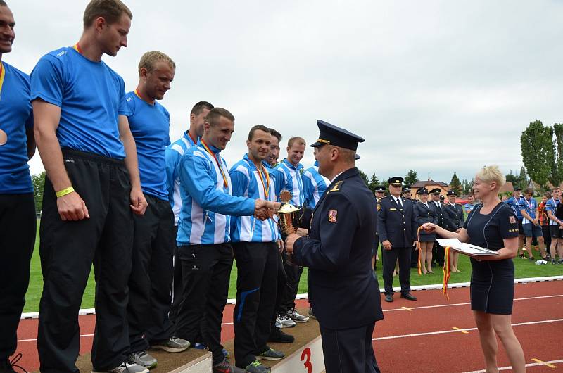 Z krajské soutěže v požárním sportu profesionálních a dobrovolných hasičů na stadionu Olympia v Kutné Hoře.