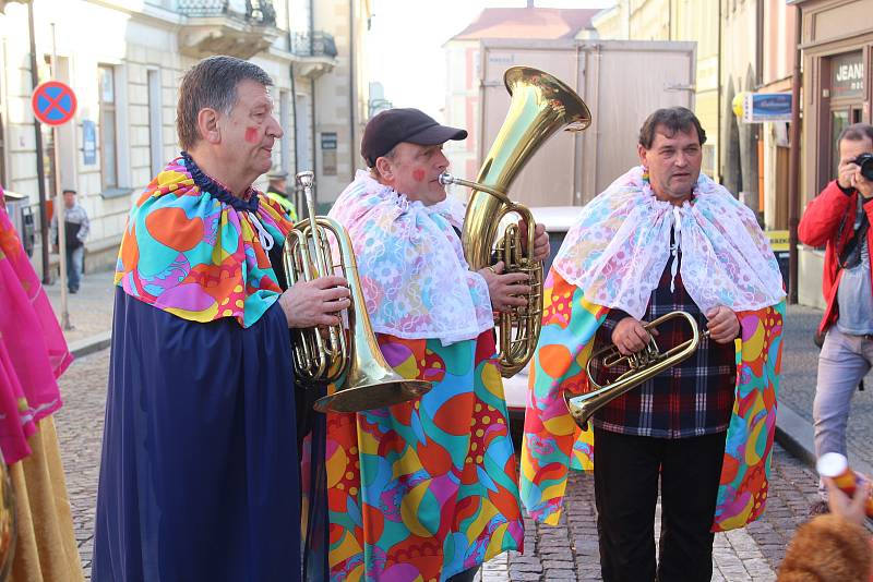 Mateřská škola Pohádka podvacáté zorganizovala masopustní průvod.